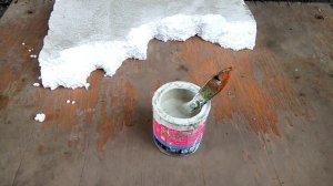 Покраска поверхности пенопластом с добавлением краски.