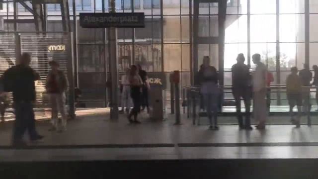 поСРЕДник - Живу, как лечу смотреть онлайн