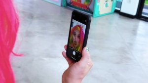 Алиса и Ева хотят новые платья на день рождения в детских историях про игры с папой