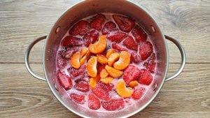 Варенье из клубники с мандаринами
