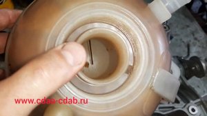 Попадание моторного масла в систему охлаждения двигателя.
