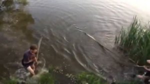 Рыбачим бреднем