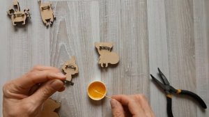 чем приклеить булавку на деревянную брошку