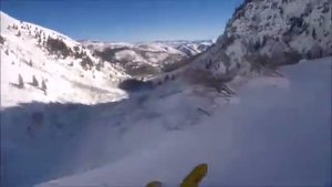 Горнолыжник остался жив после падения с горы, прикол, смертельно.
