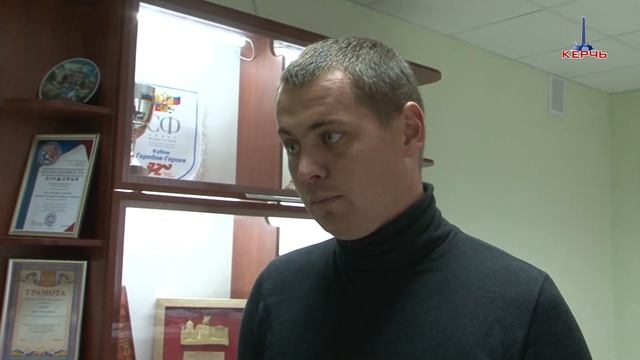 25 10 2017 НА СТАДИОНЕ ПРИСТУПЯТ К МОНТАЖУ ФУТБОЛЬНОГО ПОЛЯ смотреть онлайн