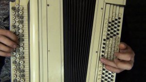 "Черный ворон" (баян крупным планом)