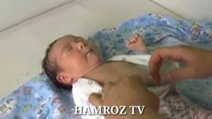 ДУХТАРИ ТОЧИК КУДАКИ 3 МОҲААШРО ДАР КУЧАИ МОСКВА ПАРТОФТ АСТ.