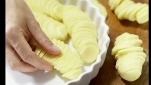Картофель под сыром в духовке. Картофель запеченный в сливках.