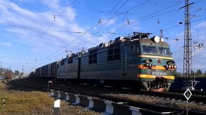 ВЛ80с-1105 в грузовым поездом
