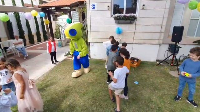 Леон любимый детский герой из компьютерной игры. Аниматор на детский день рождения! смотреть онлайн