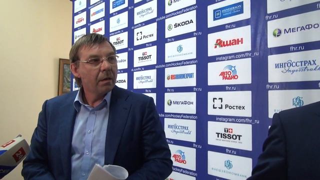 Олег Знарок и Андрей Сафронов дают интервью после исполкома ФХР