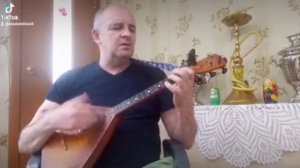 Маленькой ёлочке холодно зимой! игра на балалайке традиционная музыка Russia music.mp4