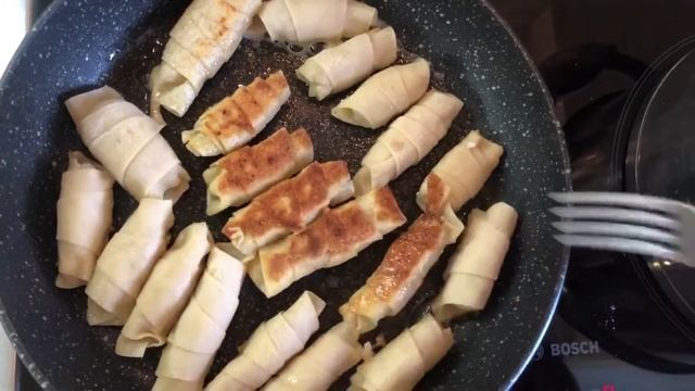 Тещины языки - это рулетики из теста и фарша, ленивые пельмени, которые полюбят дети и взрослые.