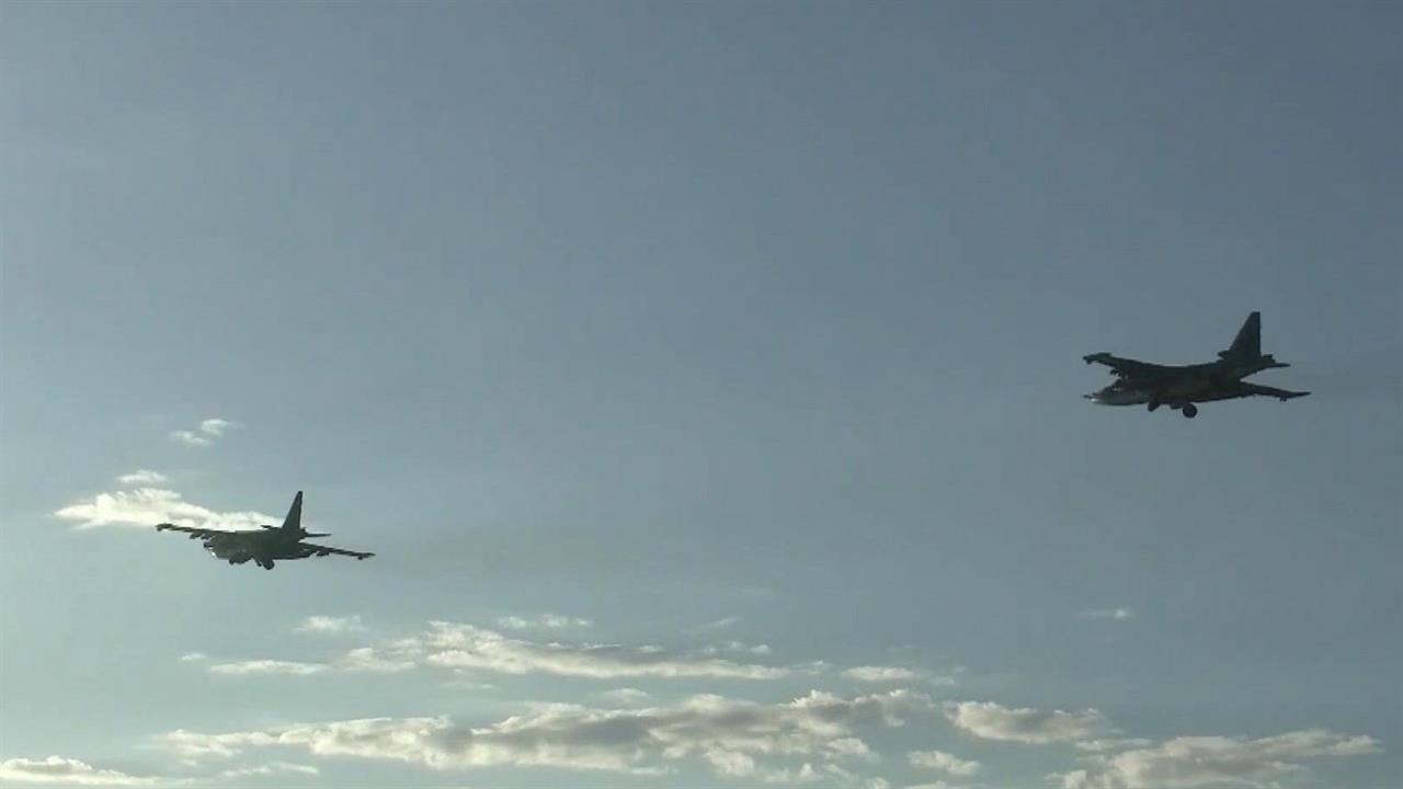 Штурмовики Су-25 поразили укрепленные полевые позиции противника