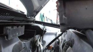 how to remove audi a4 b7 battery