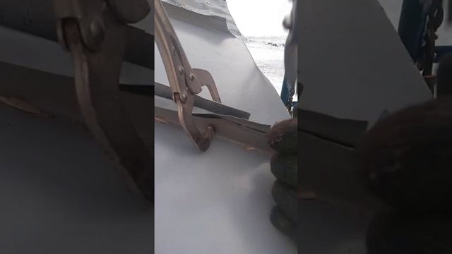 Металлическая фальцевая кровля. Фальцовка карнизного свеса.  Metall seam roof.