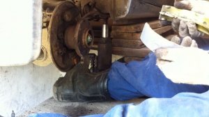 Замена задних тормозных колодок LADA Kalina