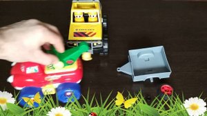 Трактор Гоша, Синий Трактор, Грузик и ребята собирают хлопья в машинку с прицепом. Непоседа.mp4