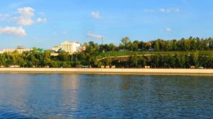 Пермь - Река Кама. Вид на набережную. Проход Коммунального моста через Каму. Вид с теплохода.