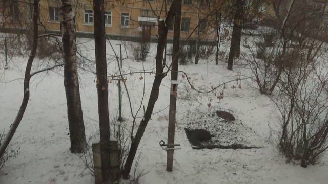 А снег идёт такой мягкий и шелковистый хорошо то как. Долго ждали мы снега наконец-то.