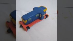 Как сделать тепловоз ЧМЭЗ-2250 из пластилина.Легко.