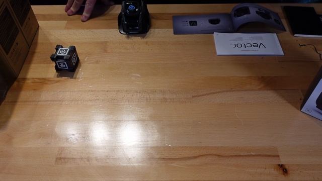 Vector 2.0 Robot Unboxing and Setup смотреть онлайн