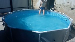 Купаюсь в бассейне 8 часть