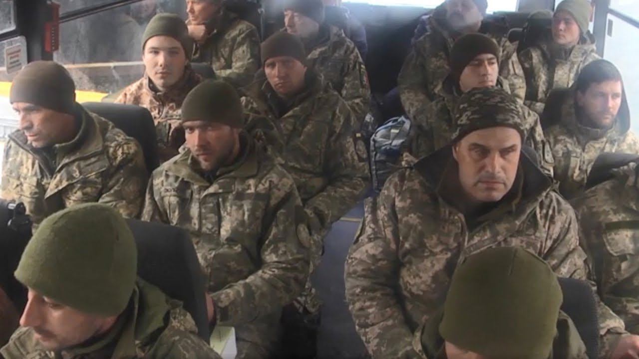 Опубликовано видео прибытия в Крым сдавшихся военных c острова Змеиный, которых «похоронил» Киев