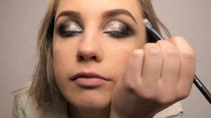 Урок "Как сделать макияж в технике Smoky eyes (Смоки айс) пошагово"