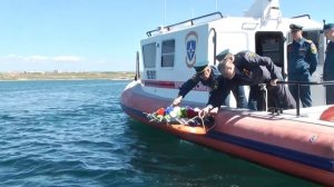 МЧС Севастополя прикрепили на затонувший теплоход Грузия табличку