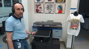 Epson SureColor SC F2100 – демонстрация работы принтера для печати по готовым текстильным изделиям