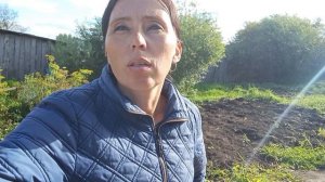 Наводим порядок в огороде.Докапали картошку.