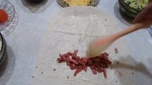 Шаурма с жареной колбасой.