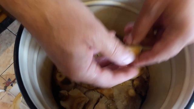 Как солить сырые грузди? Очень вкусный холодный способ!