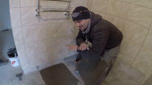 Как выровнять плитку и какой клей надо для теплого пола?