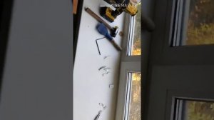 Прижим створки. Чем убрать продувание створки. Дует окно. Дополнительная фурнитура на окно.