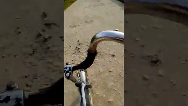 Я катаюсь на велосипеде па деревни смотреть онлайн