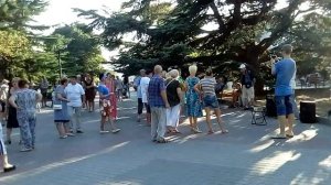 Севастополь. Лето. Танцы и замечательное настроение отдыхающих.