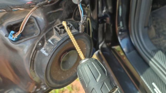 Замена штатных динамиков в Volkswagen Polo Sedan на DL Audio Gryphon Lite 165 смотреть онлайн