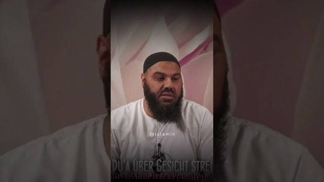 Ist es Sunnah nach dem Dua mit den Händen durch das Gesicht zu streichen ? | Abul Baraa