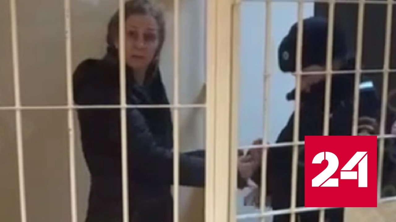 В питере женщина украла цветы. Украл в магазине. В питере женщина украла цветы. Дарью дугину похоронили в подмосковье. В питере женщина украла цветы.