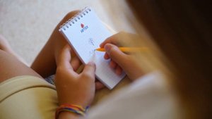Нас подружил Артек, Полевой