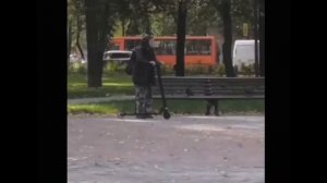 Бабушка на электросамокате в Нижним Новгороде