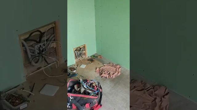 Двойная защита вводного кабеля от грызунов. Заказчик рассмешил.