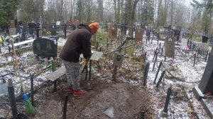 Уборщик заброшенных могил. Вспомнили души. Восстановление  заброшенной могилы.