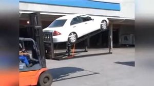 Погрузка легковых автомобилей в контейнер