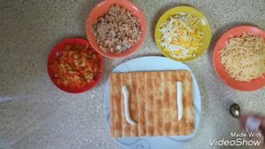 Закусочный пирог из слоеных коржей