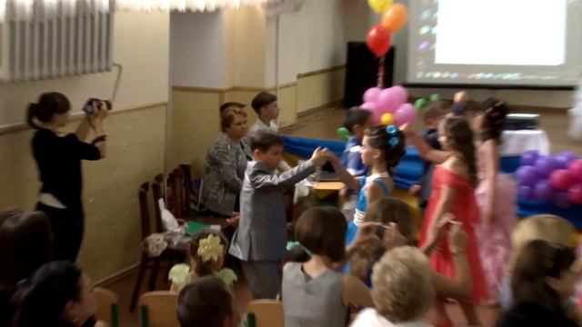 Прощальний вальс початкової школи 4 - А класу НВК № 5 м.Городок 2014 смотреть онлайн