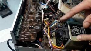 Усилитель YAMAHA RXV459. Отключается