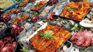 Острые тушеные ребрышки с морепродуктами. Корейская уличная еда